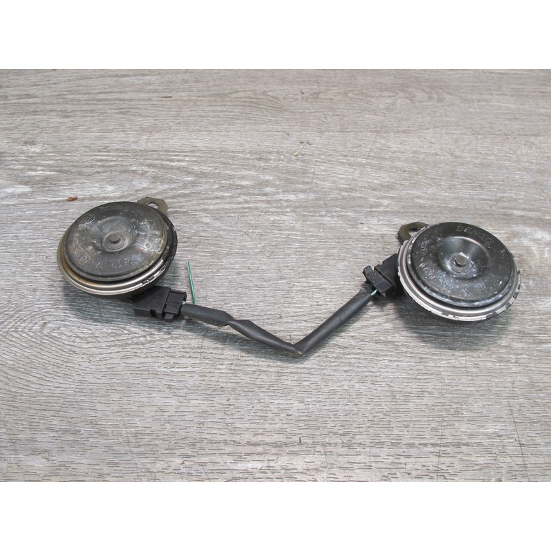 00-05 Toyota MR2 Spyder Set of 2 High & Low Tone Note Pitch Horn Signal OEM